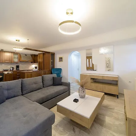 Spyros Perigiali Apartment *