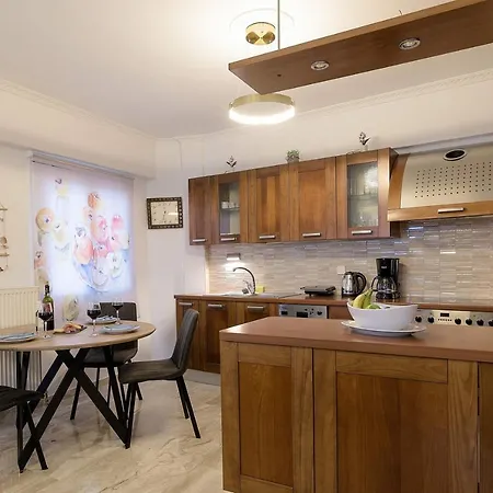 Spyros Perigiali Apartment *